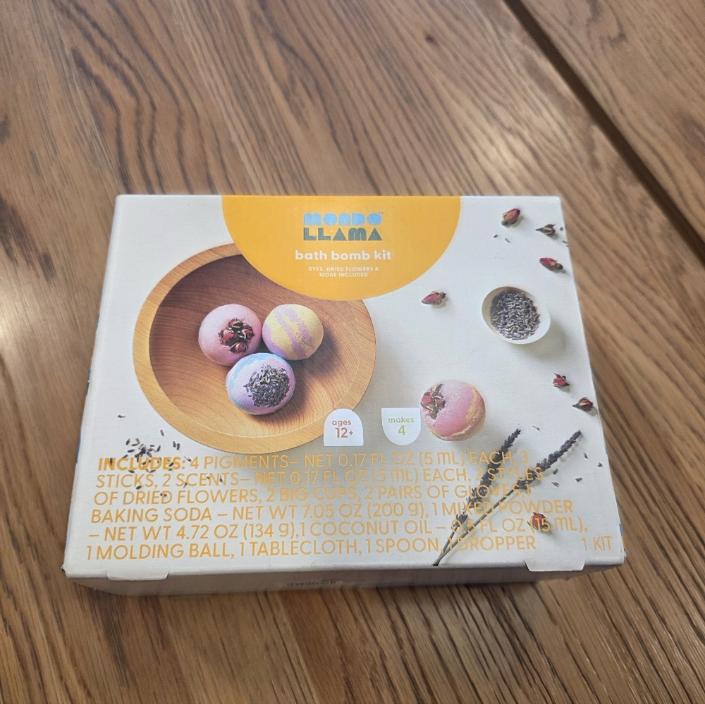 Mondo Llama Bath Bomb Kit